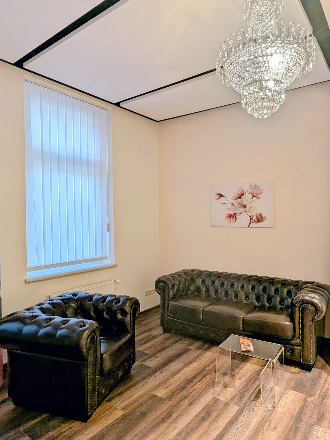 Dr-Mueller_Dermatologie-Aesthetik_Praxis-1_bearb