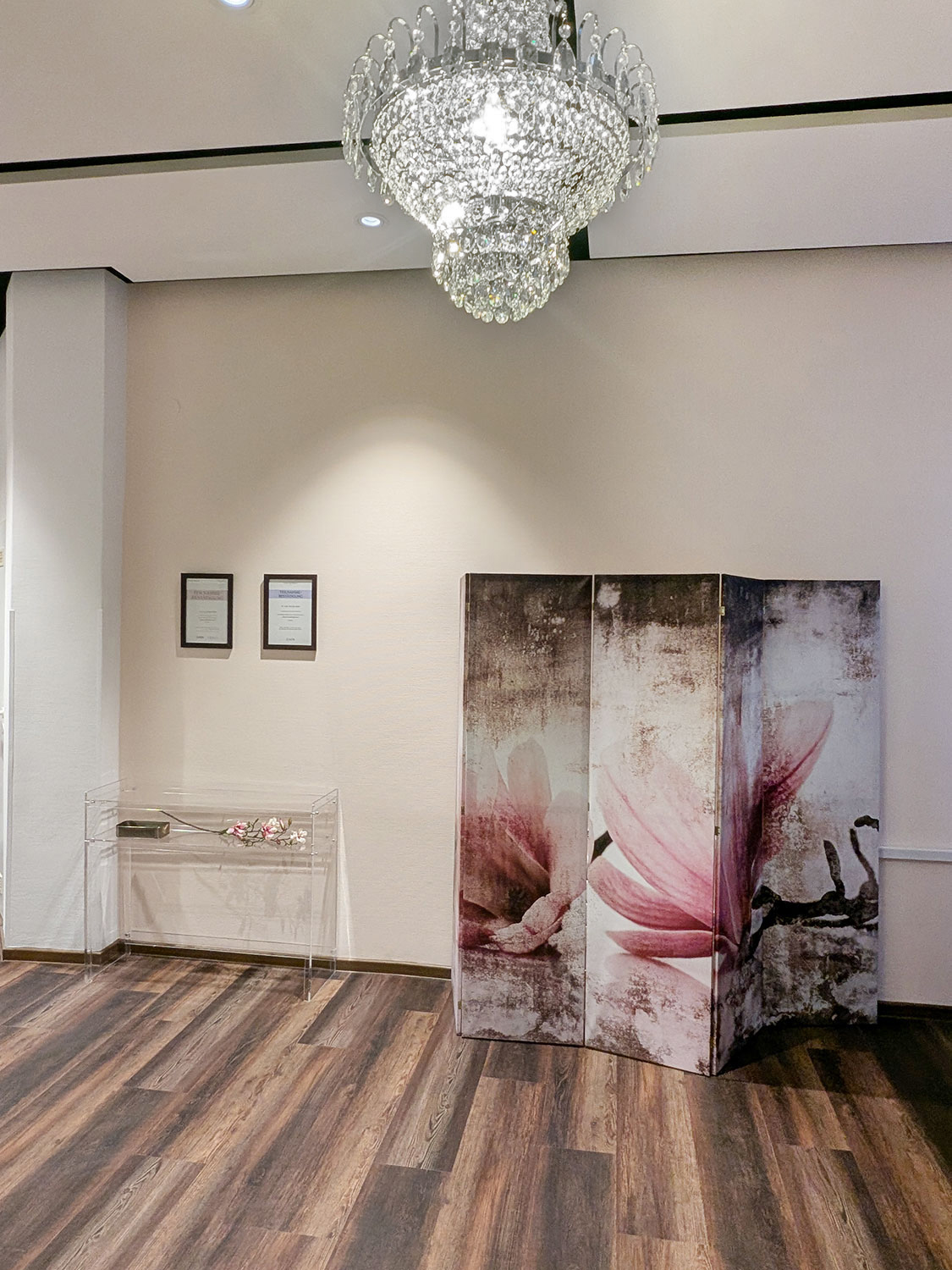 Dr-Mueller_Dermatologie-Aesthetik_Praxis-2_bearb